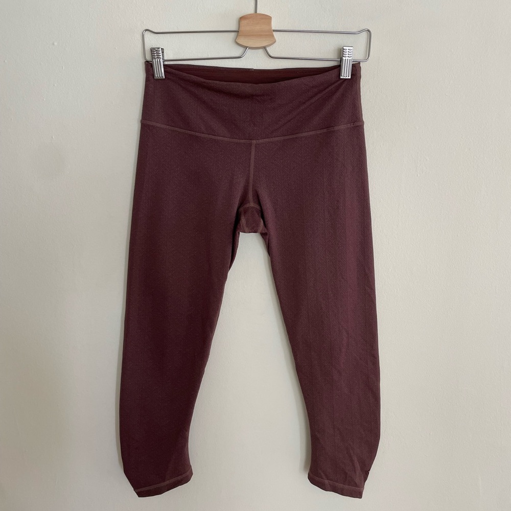 Women's High-Rise Maroon Cropped Leggings